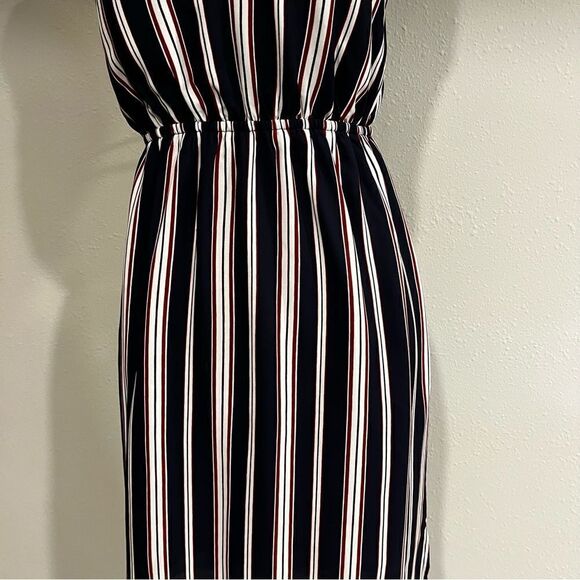 Striped halter dress with open back laced details - Picture 4 of 12